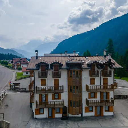 Casa Stella Lägenhet Falcade