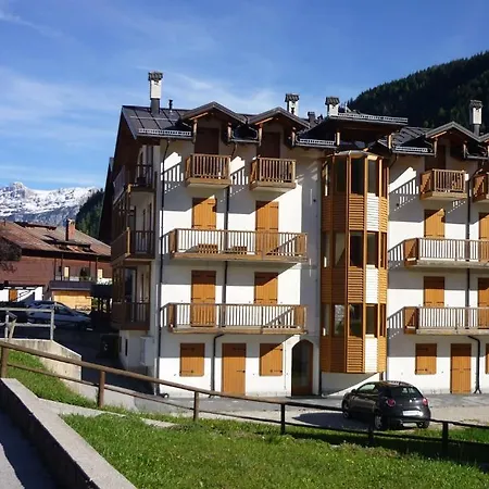 Casa Stella Lägenhet Falcade